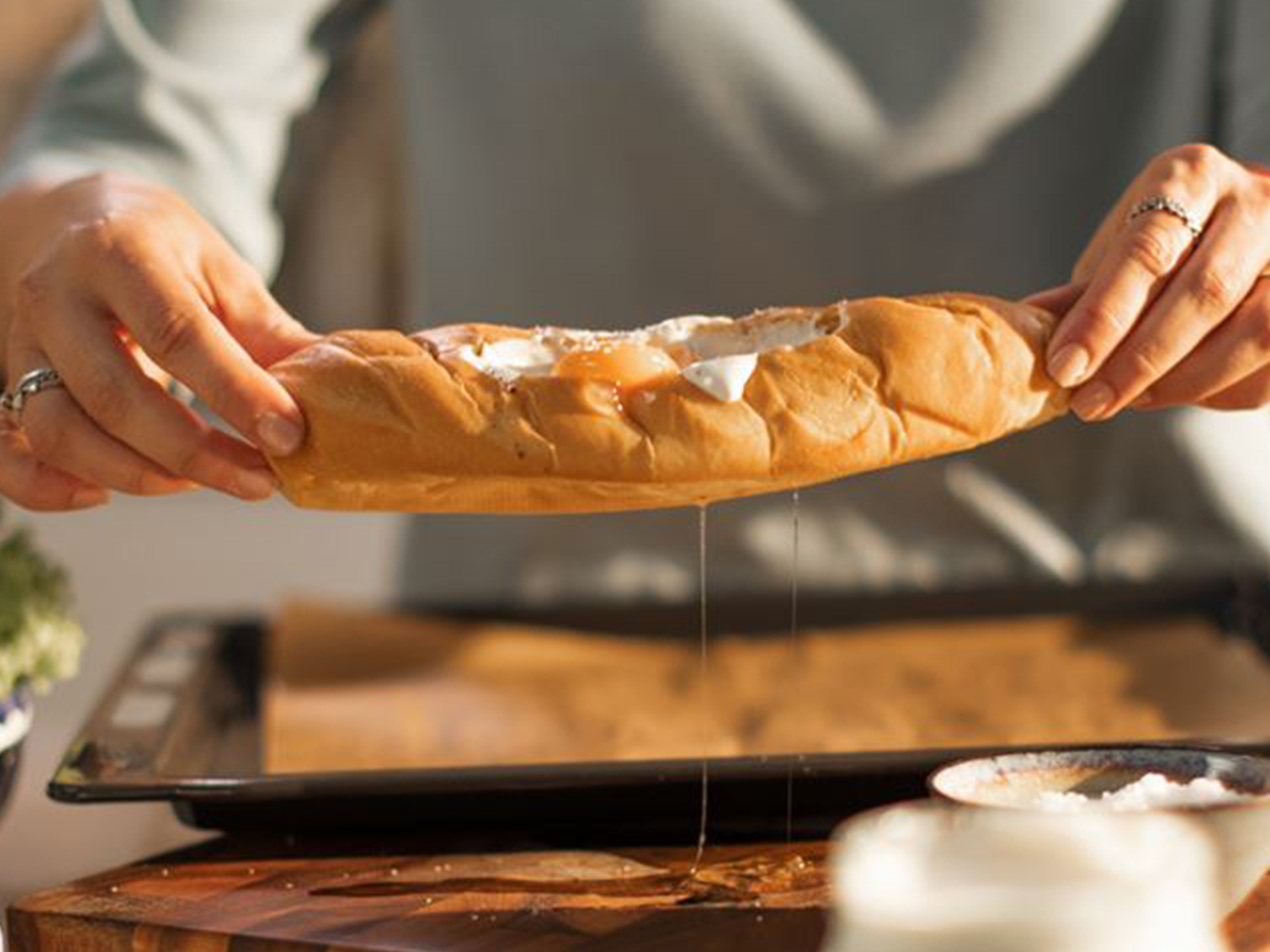 خبز الصمون المحشو بالجبن القابل للدهن والبيض