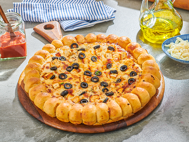 Cheese & Olive Pizza