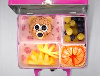 Teddy Bear Sandwich Lunchbox with Puck Squeeze Cheese  