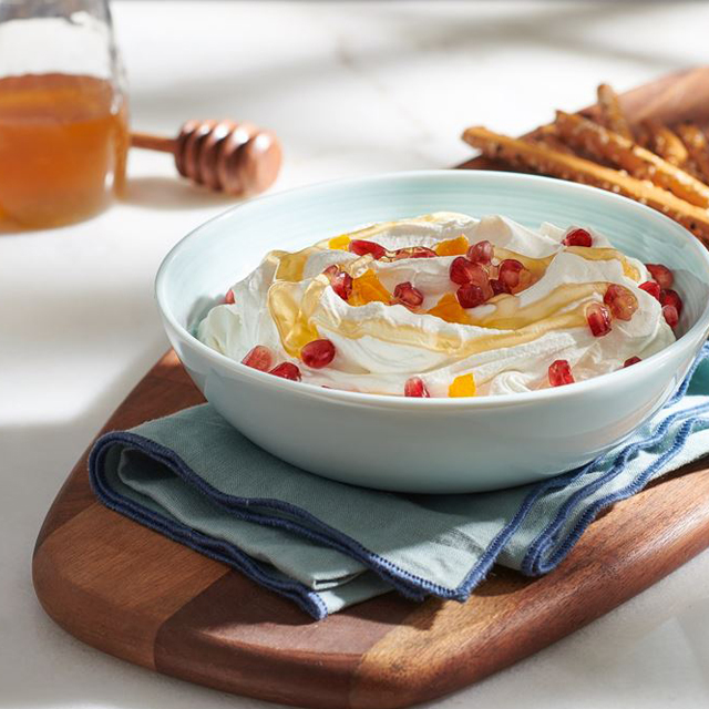 تغميسة لبنة بوك بالمشمش والرمان