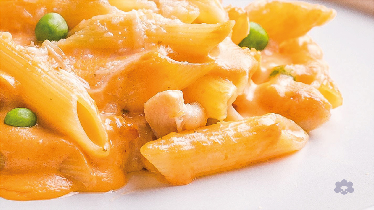 Penne Rigate with Chicken, Sundried Tomato Pesto and Green Peas